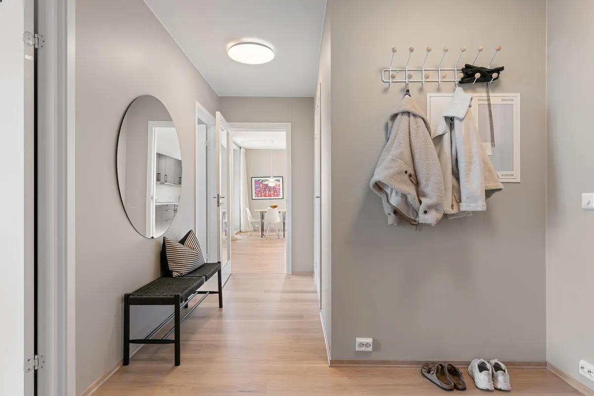 Entryway Organization: A Checklist for Mudroom and Small Hallways