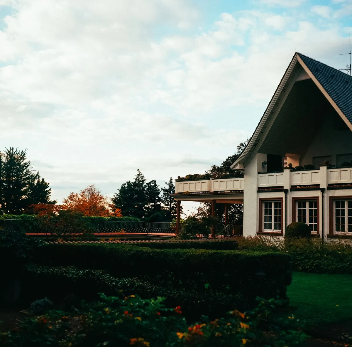 Seasonal Home Maintenance Checklist for Fall: 20 Tasks to Do Before Winter